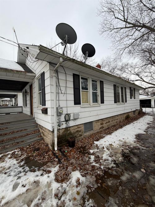 1202 Hughes Ave, Flint, MI, 48503-3206 | Card Image