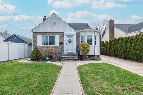 145 Jacob St, Elmont, NY, 11003-2227 | Card Image