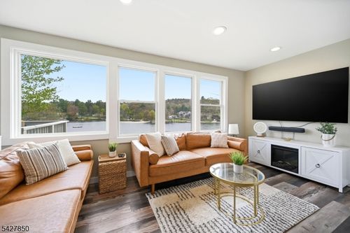 51 Goldfinch Ln, Hewitt, NJ, 07421-2607 | Card Image