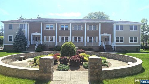 105 Newark Pompton, Pequannock Township, NJ, 07440 | Card Image