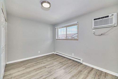 apt-a5-1024 North Rd, FENTON, MI, 48430-1803 | Card Image