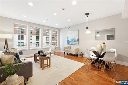 109 Harrison St, Hoboken, NJ, 07030-6153 | Card Image