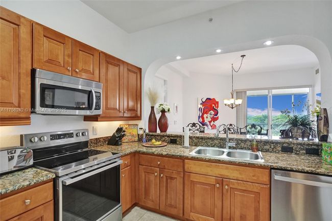 APT-501 - 3500 Oaks Clubhouse Dr, Condo with 3 bedrooms, 2 bathrooms and null parking in Pompano Beach FL | Image 30
