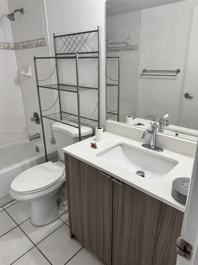 APT-405 - 21 E 3 Rd St, Condo with 2 bedrooms, 2 bathrooms and null parking in Hialeah FL | Image 5