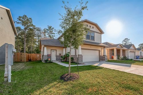 17624 Cedar Crest Dr, Conroe, TX, 77306-2062 | Card Image