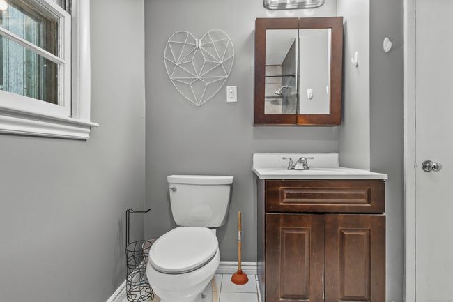 37 Tarinelli Cir, House other with 5 bedrooms, 1 bathrooms and 6 parking in Bridgeport CT | Image 15
