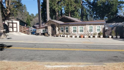1055 Playground Dr, Crestline, CA, 92325-9489 | Card Image