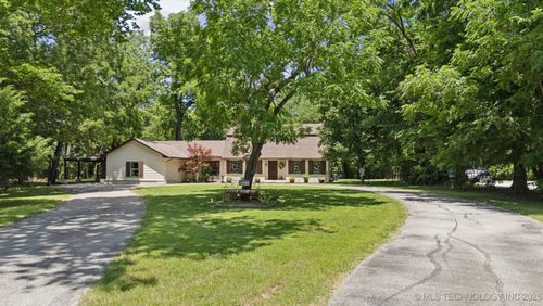 490 New Orleans St, Broken Arrow, OK, 74011-2626 | Card Image