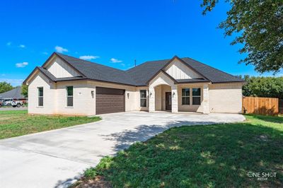 802 Waters Edge Drive, House other with 4 bedrooms, 3 bathrooms and null parking in Abilene TX | Image 1