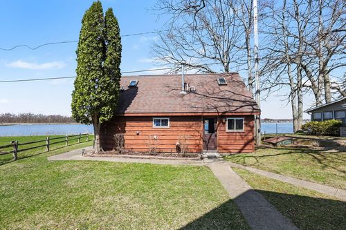8945 Mott Dr, Jackson, MI, 49201-9230 | Card Image