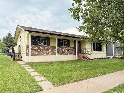223 Douglass St, Outlook, SK, S0L | Card Image