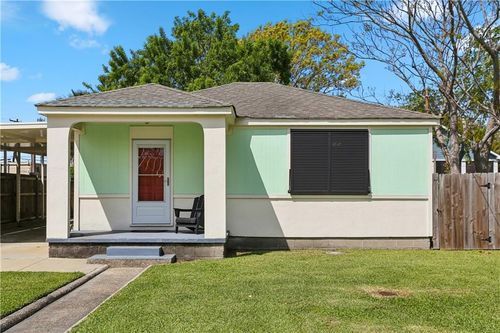 8 Old Hickory St, Chalmette, LA, 70043-4623 | Card Image