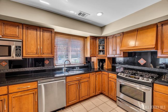 152 Redpine Loop, Townhouse with 3 bedrooms, 3 bathrooms and null parking in Old Bridge NJ | Image 9