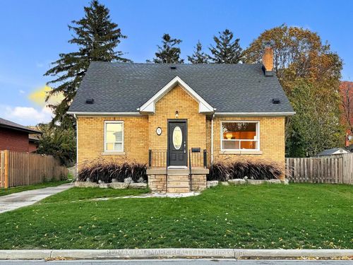 1 Andrew Ave, Scarborough, ON, M1M3G8 | Card Image