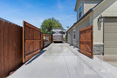 408 W Anton Dr, House other with 3 bedrooms, 3 bathrooms and 3 parking in Meridian ID | Image 2