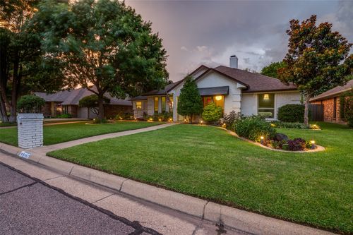 3235 Kenilworth Dr, Arlington, TX, 76001-5207 | Card Image