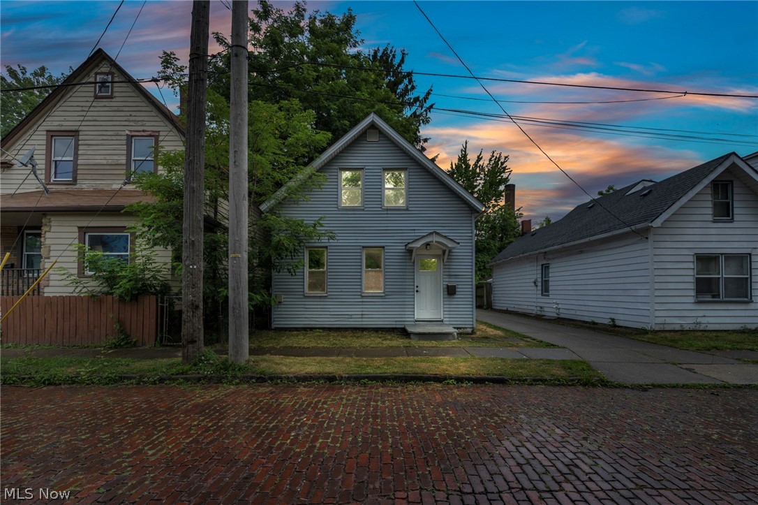 Gilbert Ct, Cleveland, OH 44102
