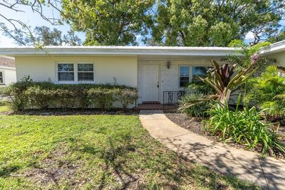 9224 111 Th Street, House other with 2 bedrooms, 2 bathrooms and null parking in Seminole FL | Image 2