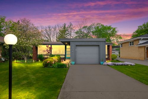 304 S Mount Prospect Rd, Mount Prospect, IL, 60056-3440 | Card Image