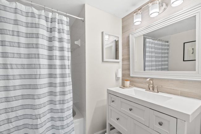 APT-206 - 127 Yacht Club Way, Condo with 2 bedrooms, 2 bathrooms and null parking in Hypoluxo FL | Image 19