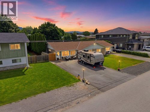 477 Hardie Rd, Kelowna, BC, V1X2H3 | Card Image