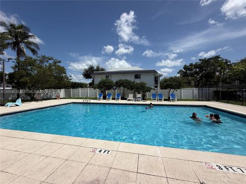 114-6195 Nw 186th Street, Hialeah, FL, 33015 | Card Image
