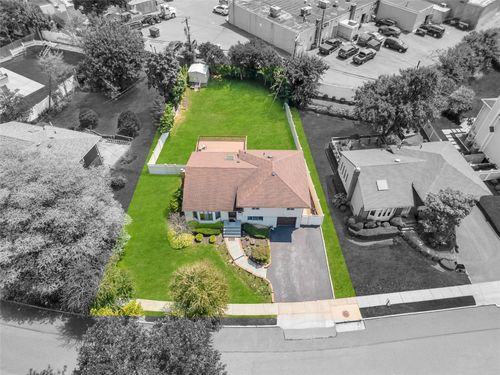 47 Country Dr, Plainview, NY, 11803-3950 | Card Image
