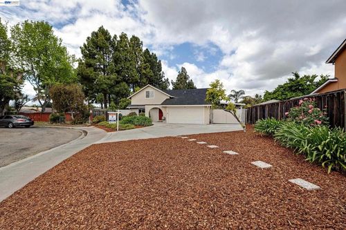 3279 Santa Barbara Ct, Union City, CA, 94587-2731 | Card Image