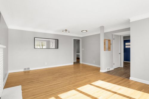 647 Mill St, Excelsior, MN, 55331-3242 | Card Image