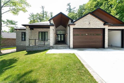 10175 Merrywood Dr, Grand Bend, ON, N0M1T0 | Card Image