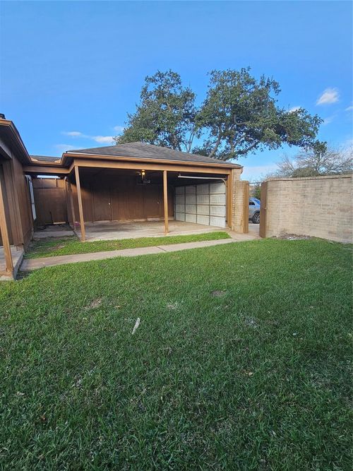 8151 Misty Ridge Ln, Houston, TX, 77071-2909 | Card Image