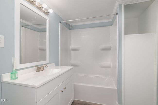 Hall Bath | Image 19
