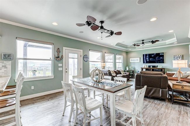 950 Seadrift Dr, House other with 5 bedrooms, 4 bathrooms and null parking in Crystal Beach TX | Image 7