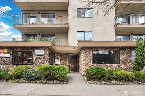 c-8015 Greenwood Ave N, Seattle, WA, 98103-4247 | Card Image