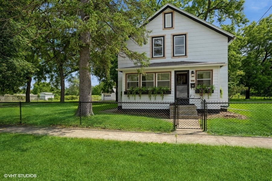 Winona Ave, Des Moines, IA 50312