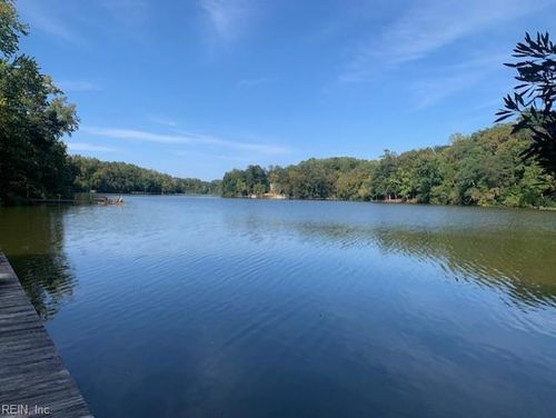 8038 Boxwood Ln, Gloucester, VA, 23061-5291 | Card Image