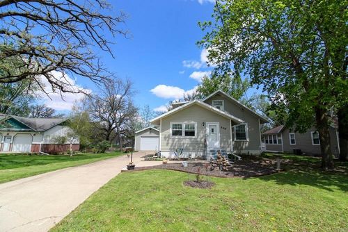 708 17th Ave, Eldora, IA, 50627-2208 | Card Image