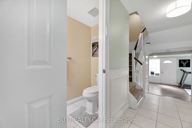 72B - 104 Poplar Cres, House attached with 4 bedrooms, 2 bathrooms and 2 parking in Aurora ON | Image 5