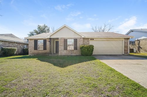 906 Woodcrest Dr, Lancaster, TX, 75134-2049 | Card Image