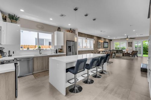 807 Sw 7th Ave, Fort Lauderdale, FL, 33315-3817 | Card Image