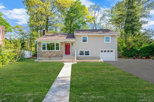 1076 Northgate Ct, Uniondale, NY, 11553-3017 | Card Image