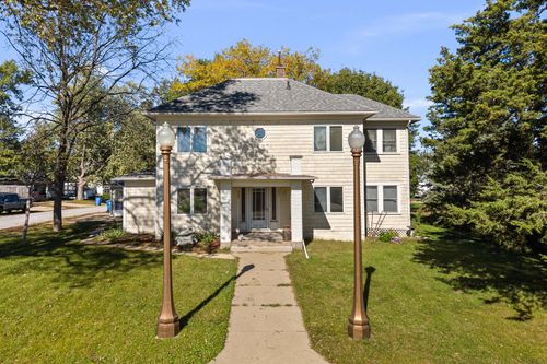 502 Fulton St, Grand Mound, IA, 52751-9519 | Card Image
