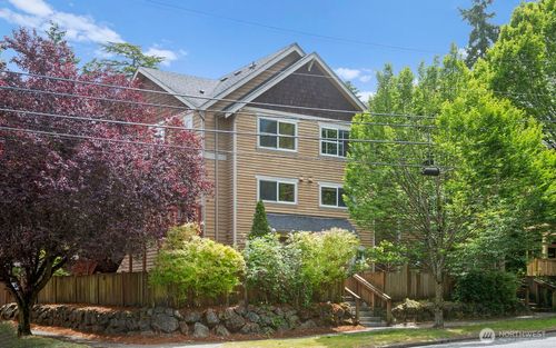 9400 35th Avenue Sw, Seattle, WA, 98126 | Card Image