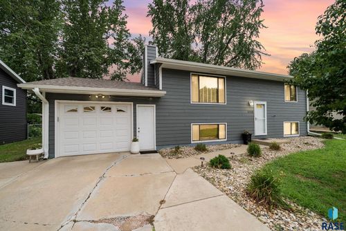5713 W 49th St Street, Sioux Falls, SD, 57106 | Card Image
