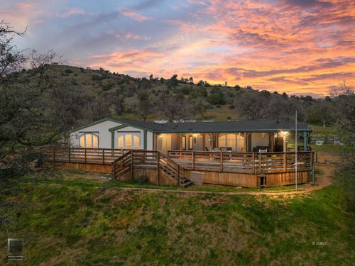 42100 Buckeye St, Caliente, CA, 93518-1842 | Card Image