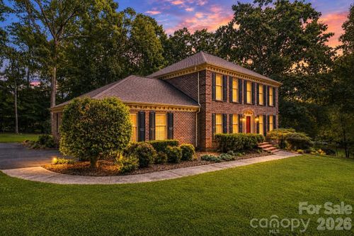 3906 Wandering Ln Ne, Hickory, NC, 28601-8769 | Card Image