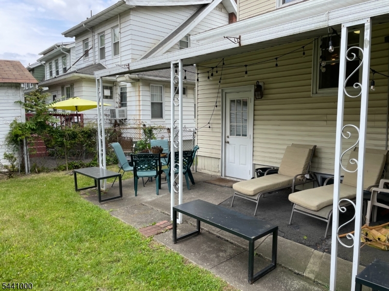 Residential Lease in Bloomfield Twp. 2