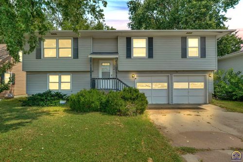 2018 Sw Fairlawn Rd, Topeka, KS, 66604-3655 | Card Image