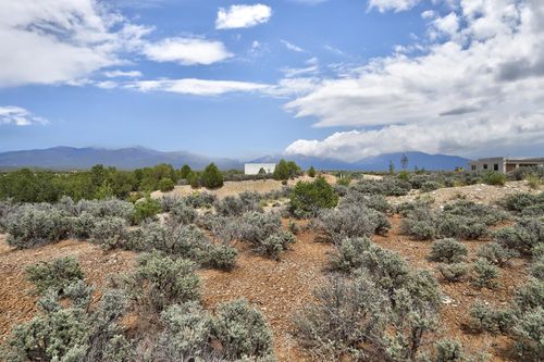 1 Hoya Rd, Arroyo Hondo, NM, 87513-8064 | Card Image