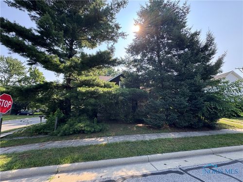 1441 Maumee St, Holland, OH, 43528-9540 | Card Image